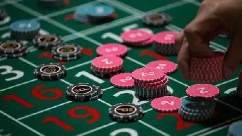 Permainan Capsa Banting dengan dealer langsung di studio telagatoto